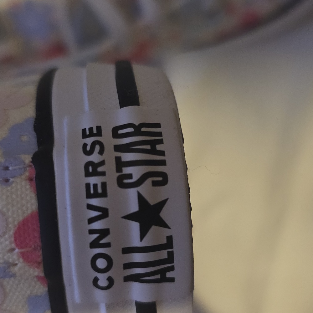 🚨SALE🚨 Converse Kids Floral Sneakers - Multicolor Size 3 - Picture 3 of 7
